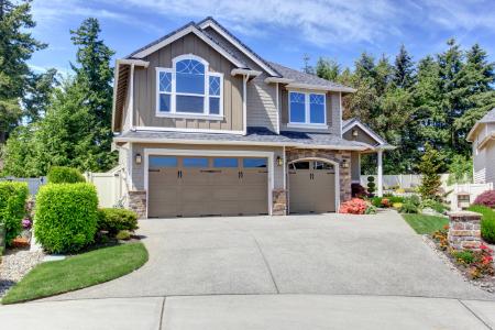 DIY vs. Pro: When To Call A Garage Door Repair Specialist